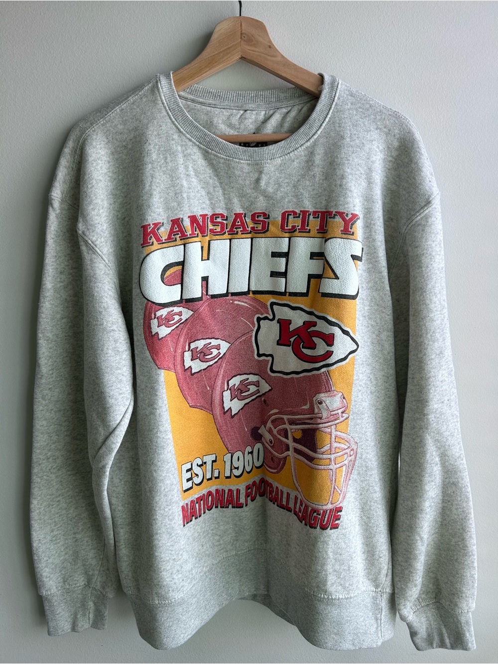 NFL Kansas City Chiefs Gray Graphic Crewneck Sweatshirt with Red and Gold Print